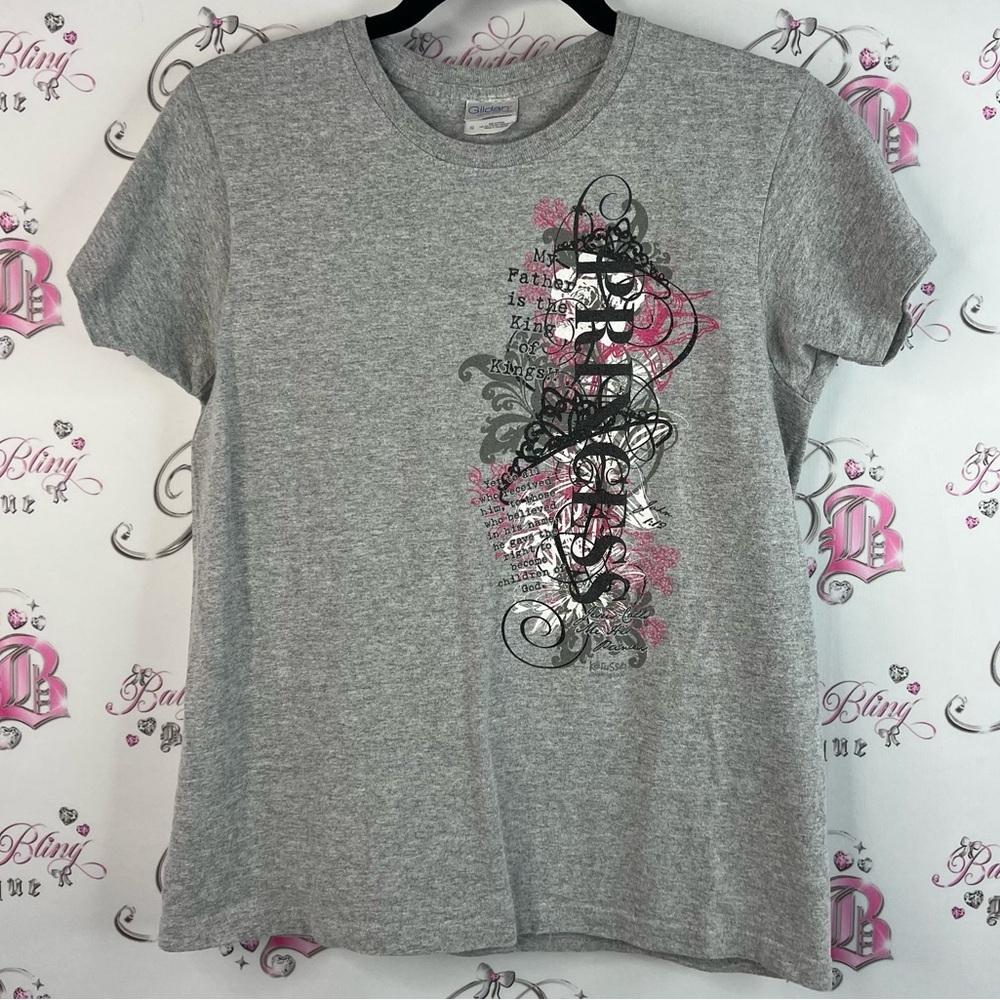 Gildan tshirt princess god white Gray T-Shirt with Pink and Black Graphic